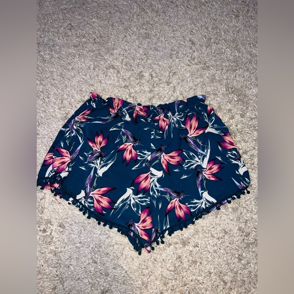 Women’s Ruffle Soft Shorts - Picture 4 of 4
